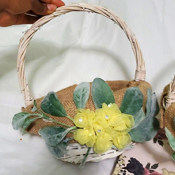 White, rustic baskets - Picture 3 of 5